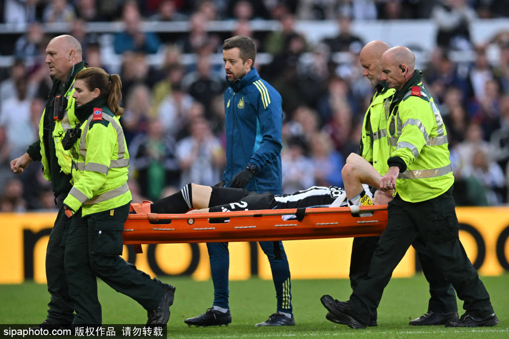 阿森纳女足年轻新星凯蒂·里德首次入选英格兰国家队,斯莱格斯自豪发声!