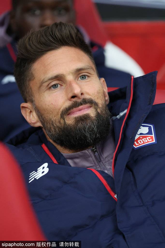 范比滕:这支拜仁的阵容当属世界前三,又一个德甲冠军几乎稳了